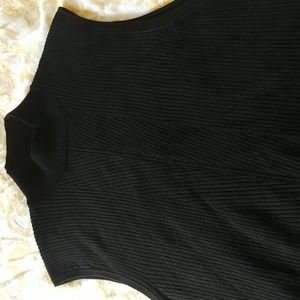 Neiman Marcus sleeveless knit lightweight sweater. Great condition size XL